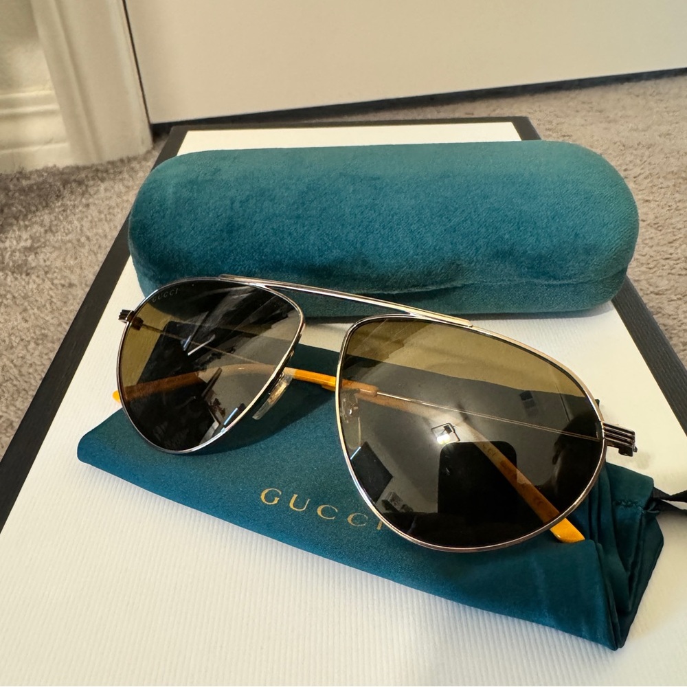 Brand New Gucci Aviator Sunglasses with Teal Case GG1051S